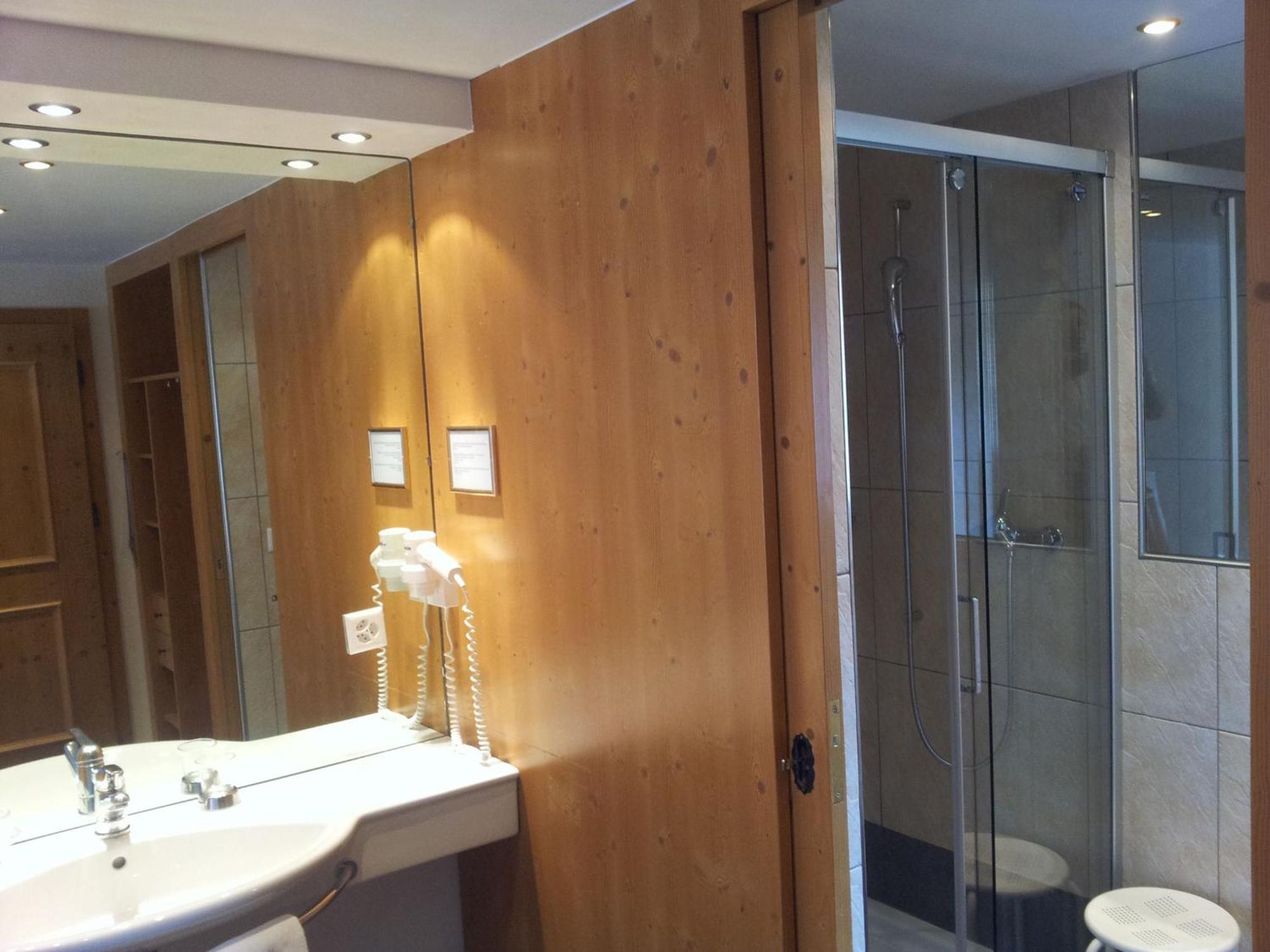 Hotel Dufour Chalet - Adults Only Zermatt Pokoj fotografie